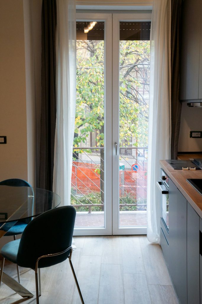 Finestre e infissi a Milano, linka al nostro sito web www.oknamilano.it
