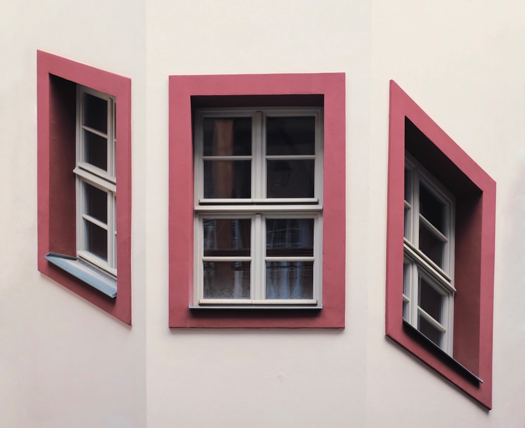 The Art of Drawing Readers In: Your attractive post title goes here This is a real part of a building. No photoshop used.
